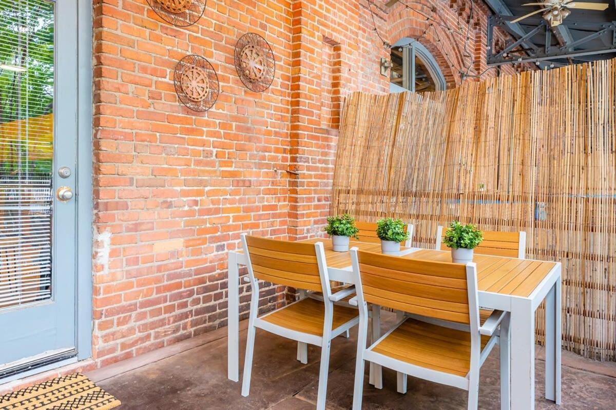 100 Year Old Historic Brick 2Br Loft Large Patio1 Apartment Durham Exterior photo